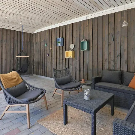 6 Person In Saeby-by Traum Lyngså